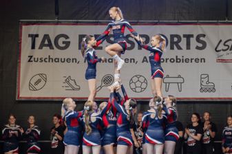 Cheerleader beim Tag des Sports